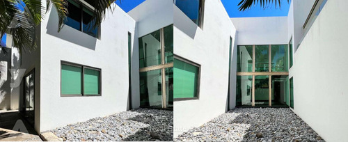 Casa En Venta, 5 Recamaras, Frente Laguna, Jacuzzi, Piscina, Isla Dorada Cancun.