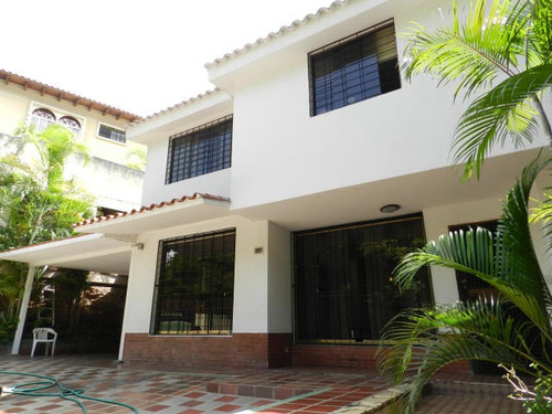 Casa En Venta En El Marques Caracas. Calle Cerrada. 23-24230 Mvg