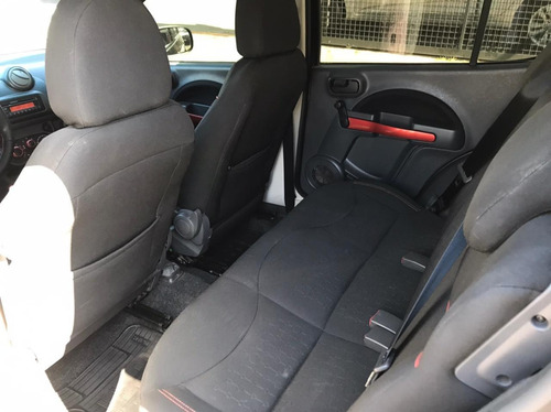 Imagem 6 de 13 de Fiat Uno 1.4 4p Flex Sporting