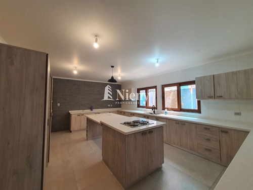 Casa En Venta De 6 Dorm. En Machalí, Condominio Doña Matilde