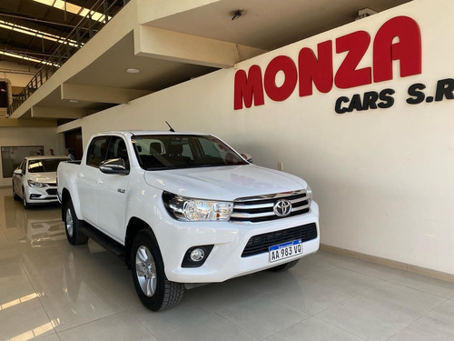 Imagen 2 de 10 de Toyota Hilux 2.8 Cd Srv 177cv 4x2 2017