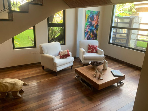 Imagen 5 de 12 de Bella Casa En Lomas Del Country De Oportunidad