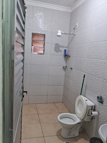 Casa De Um Quarto Cozinha E 1 Banheiro