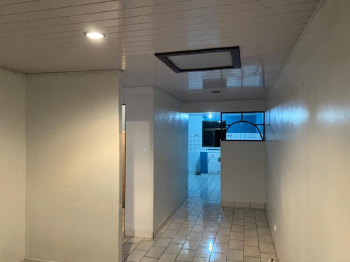 Imagen 7 de 10 de Se Renta 2 Habitaciones, Amuebladas, Cama Mesa De Noche