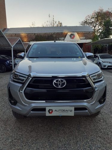 Imagen 2 de 13 de Toyota Hilux 2.8 Cd Srv 177cv 4x4 At 2022 0 Km -en Stock-