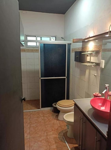 Imagen 6 de 13 de Casa En Brazo Oriental 4 Casas , Único Padrón!!! Gran Oportunidad!!! Cocheras Y Piscina!! Ideal Familias Grandes, Interesados En Construir, Zona Vis, Reciclajes. Etc