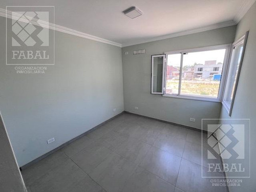 Casa Venta Rincón Lindo, Cipolletti, 3 Dormitorios, 2 Baños, Cochera Y Jardín (apto Crédito)