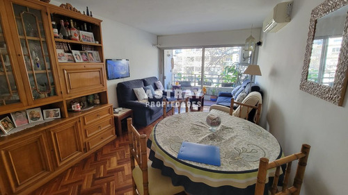 Apartamento En Venta De 2 Dormitorios En Montevideo (ref: Ast-3451)
