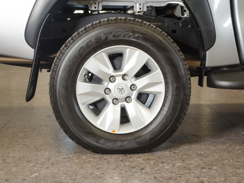 Imagen 20 de 20 de Toyota Hilux 2.8 Cd Srv 177cv 4x2