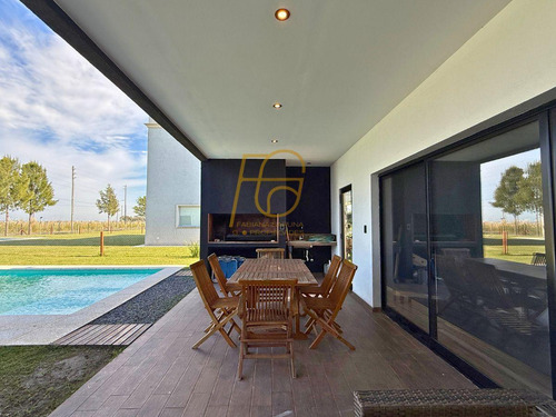 Venta Casa 4 Ambientes - San Lucas, Canning