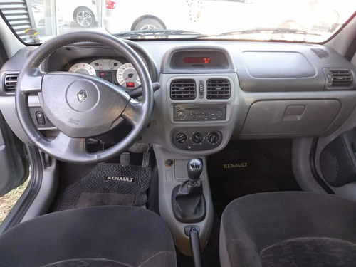 Renault Clio 2006 1.6 Privilege
