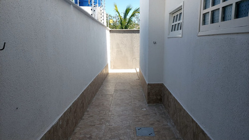 Casa De Esquina Com 3 Quartos (uma Suíte) E 2 Banheiros