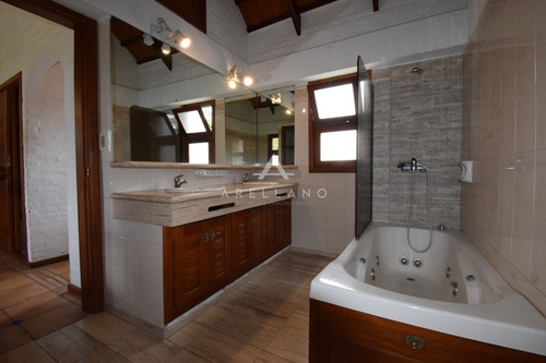 Casa Con Piscina Muy Cómoda, Ideal Para Veranear!!- Ref: 185