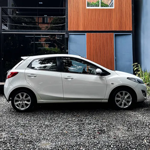 Mazda 2 Hatchback At 2015