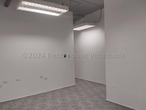 Local En Alquiler En Chacao Calle El Saman Ideal Para Venta De Repuesto Autoperiquito Reposteria Tienda Al Detal 25-3126