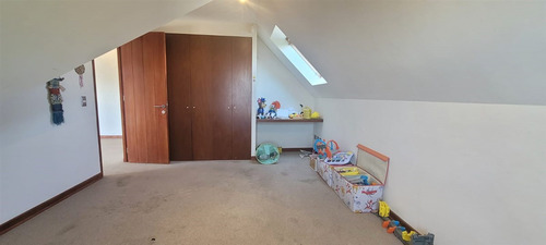 Casa En Venta De 6 Dorm. Colegio Dunalastair Peñalolen
