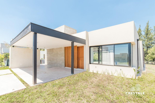 Imagen 2 de 29 de Importante Casa 3 Dormitorios Venta. Jardin, Piscina - San Sebastian