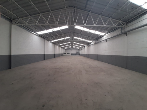 Imagen 6 de 11 de Bodega Con Oficinas Dentro De Parque A 200 Metros Del Metro