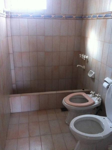 Imagen 2 de 2 de Departamento Castelar Nte En Venta 2 Amb Sobre Av. Sta. Rosa Apto Uso Profesional