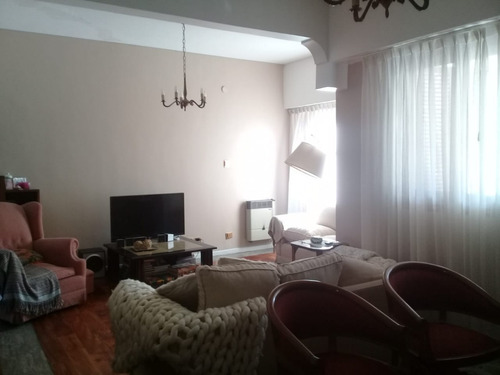 Imagen 4 de 28 de Importante Chalet De 6 Ambientes Sobre Doble Lote