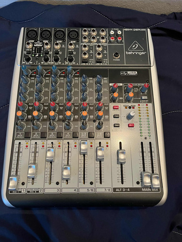 Consola Behringer Xenyx Q1204usb