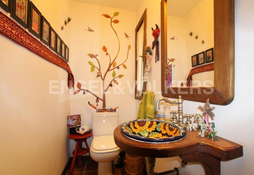 Encantadora Casa En Venta En Altos De La Tahona