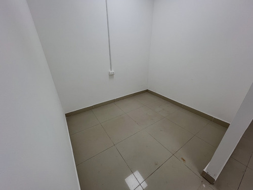 Arriendo De Local Comercial A Pasos De Plaza De Maipu