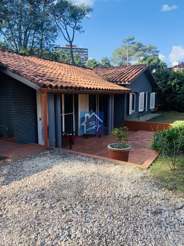 Casa En Venta, Playa Mansa, 3 Dormitorios, Punta Del Este- Ref: 239