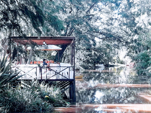 Histórica Casona De Familia Thompson En Alquiler En Delta Del Tigre. 8 Suites Tipo Hotel, Alojamiento Para 20 Personas Cómodas. Piscina, Terrazas Sobre El Arroyo. Tranquilidad Total. Paz.
