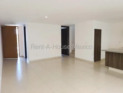 Se Renta Casa En Zibata Condominio Ankara Ofrece 3 Recamara Una En Pb Qh25-2527
