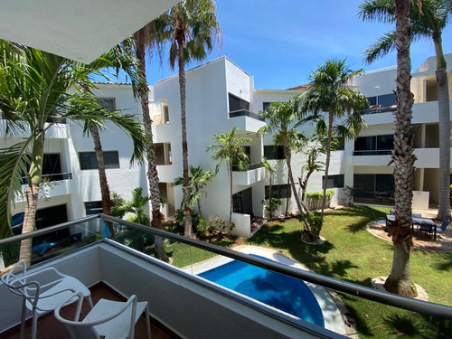 Departamento De 2 Rec. Con Alberca A 3 Min De La Playa