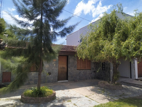 Imagen 1 de 16 de Casa En Venta - 115 Bis E/88 Y 89 - 4 Dormi, Patio, Pileta, Cochera.