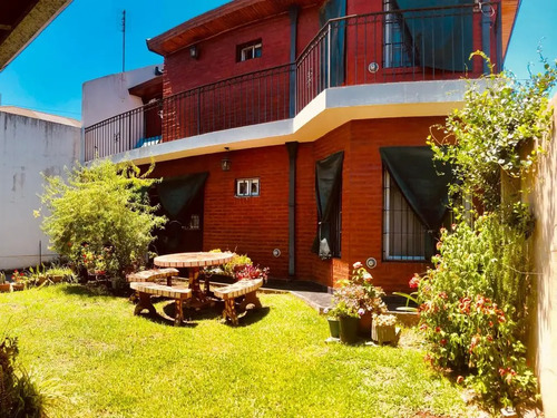 Chalet 5 Amb. En Dos Plantas ( Impecable)
