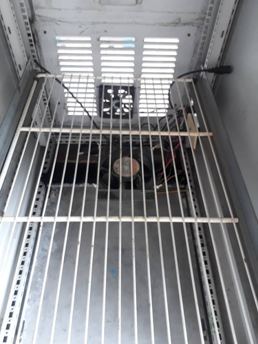 Imagen 6 de 7 de Rack De Piso Mediano Con Puerta De Vidrio