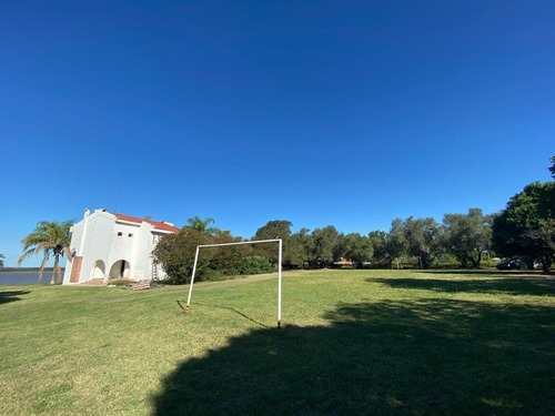 Imagen 2 de 29 de Extensa Casa Quinta Sobre El Rio Paraná