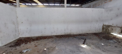 Bodega Comercial Con Amplio Patio De Maniobras ,en El Centro De Merida