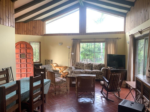 Casa En Venta De 5 Dorm. En Olmué