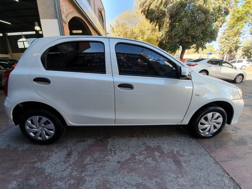 Imagen 14 de 20 de Toyota Etios X 1.5 0km 2023