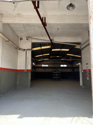Imagen 2 de 5 de Venta De Galpón Excelente Ubicación Cerca Del Acceso Oeste .