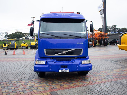 Imagem 18 de 23 de Volvo Vm 23 210 6x2 2004 Com Munck Hincol 31.000 2011= Vw