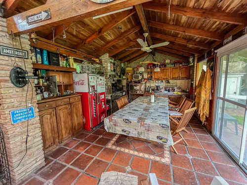 Venta Casa 6 Ambientes C/dep. Barrio Los Jazmines