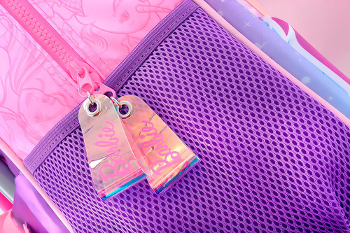 Mochila Barbie Fantasy Relieve 12 Pulgadas Rosa Color Violeta