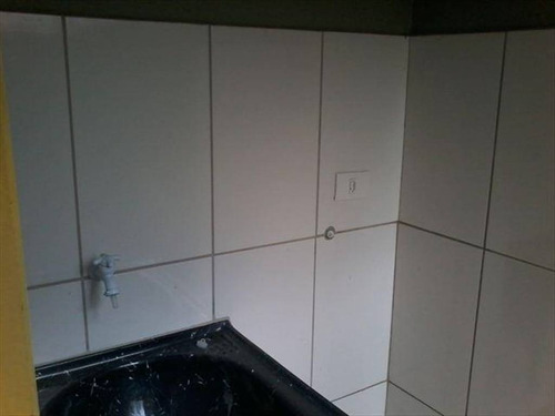 Imagem 13 de 30 de Imóvel Novo Tipo Casa Térrea Em Condominio Fechado Com Excelente Acabamento Com Azulejo Até O Teto Tanto Na Cozinha Como No Banheiro E Moldura De Gesso Nestes Dois Ambientes Janela De Alumínio Cor B