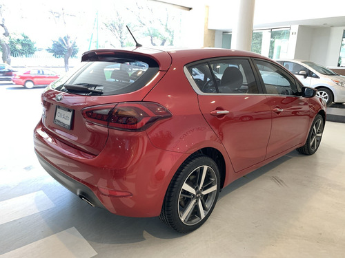 Imagen 11 de 15 de Kia Forte 2018 2.0 Sx 4 P At
