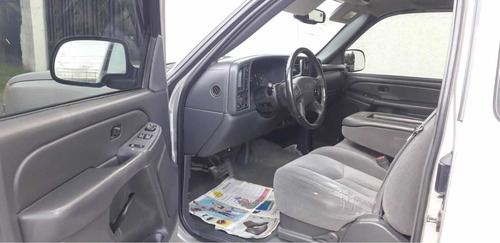 Imagen 13 de 14 de Chevrolet Silverado 4x4 Cabina Y Media