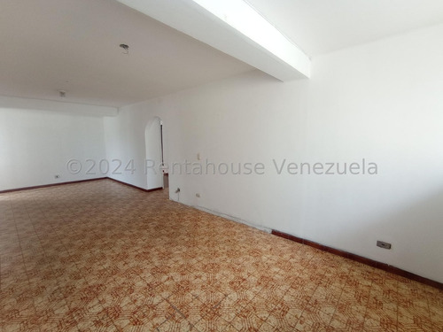 Apartamento En Venta Economico Grande Cómodo Cn 125 Metros 4 Habitaciones 2 Baños Zona Centro Maracay Agua Constante Seguridad Nela 2425950