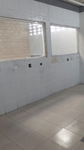 Imagen 16 de 30 de Galpon Con Local Comercial Entre Av. Bolivar Y Hermandad Gallega De Valencia, Sector La Ceiba. Alquila Crismelia Castillo
