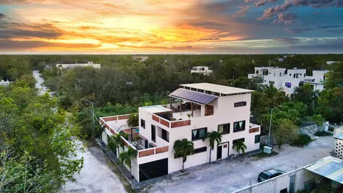 2 Casas Por El Precio De Una! Villa De 7 Recamaras Con 2 Albercas Lock-off Amueblada