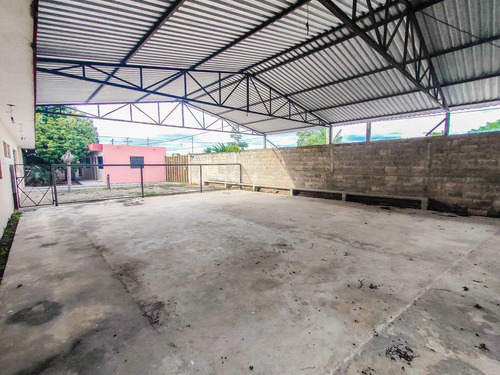 Amplio Edificio Multifuncional En Venta A Dos Cuadras De Per