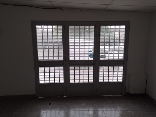 Imagen 11 de 12 de Alquilo Local Comercial 5,5 Ancho X 11 Mts Fondo!!